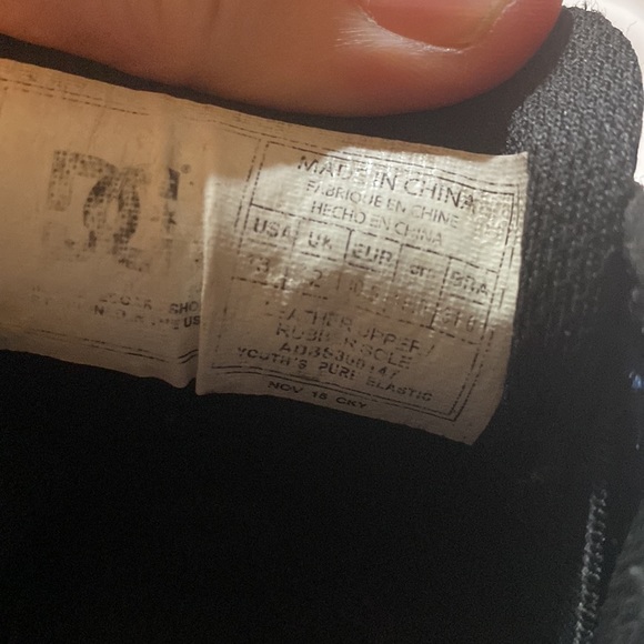 Kids DC shoes size 13 - Picture 4 of 7